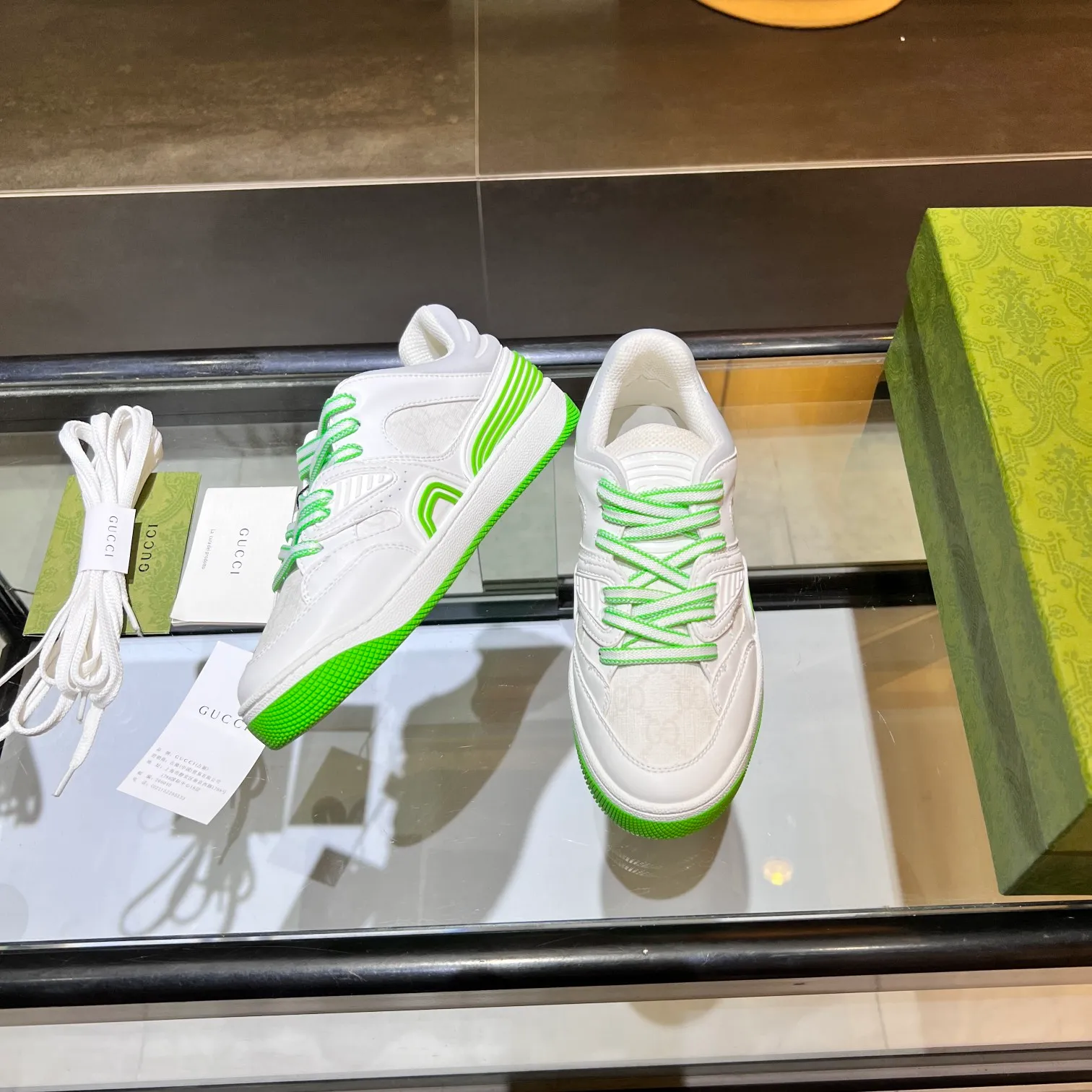 👟👟Ex-factory price 600👟👟 Men's size +10 high version, the top version of 2022 Gucci low-top sneakers! The new colors are reproduced one to one. New style for early spring, creating a perfect style💣💣💣street style🔥🔥🔥cool and trendy C-level fashionable outfit with a retro and futuristic feel🌹🌹🌹classic boot shape + British color-blocking design, super eye-catching. Various leather splicing, original reverse mold last type, imported high-end knitting needles showing exquisite texture! Open mold to customize high-density TPU outsole. 15 colors come out first. Size: Female 35-41 Male 39-46